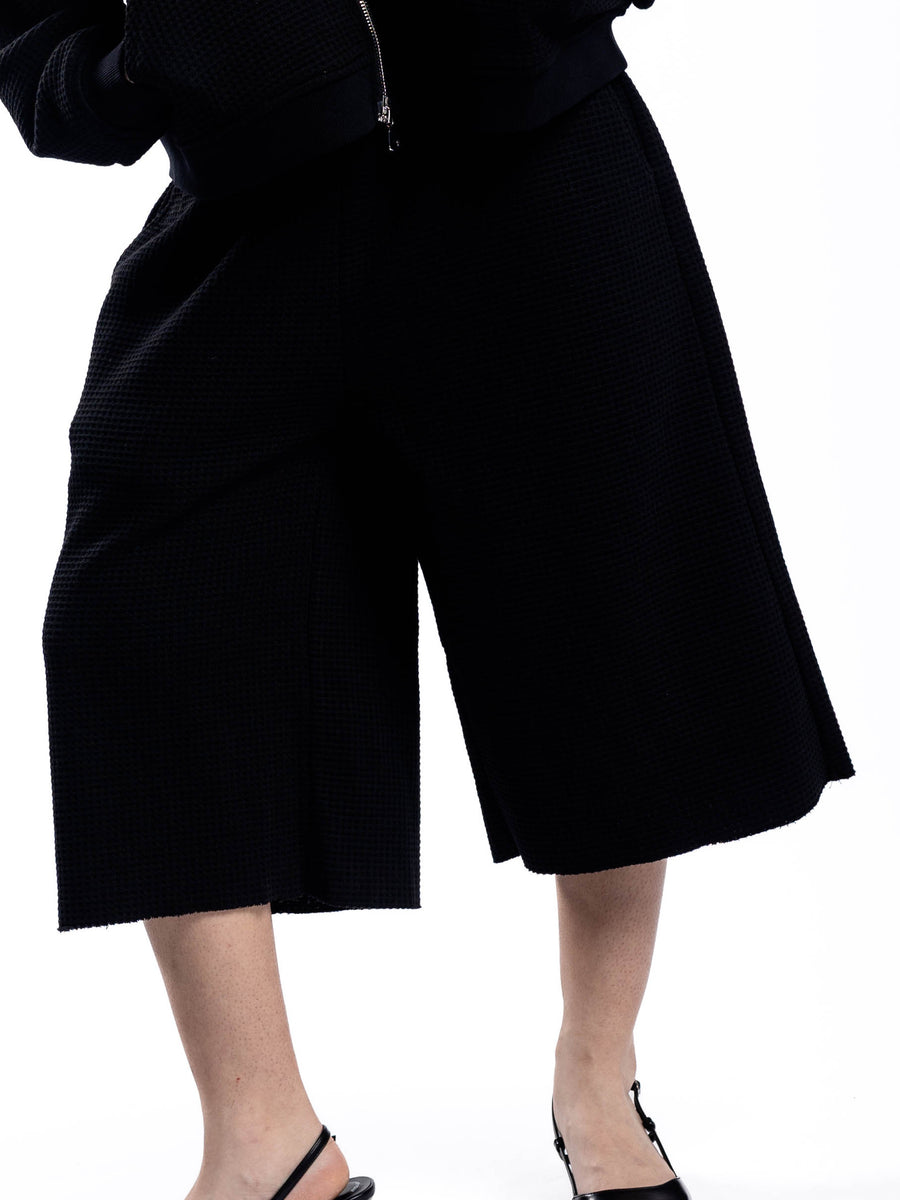 Wander Capri Black preview